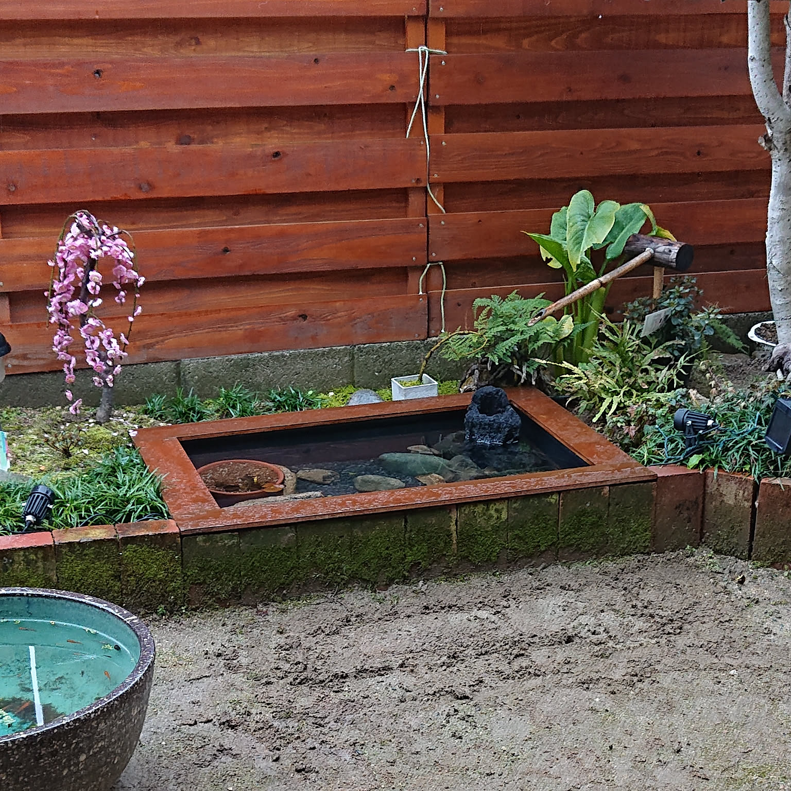 水換えの要らないトロ舟　トロ舟40 2段　太陽光 水換えの要らないトロ舟40 太陽光パネル オーバーフロー 太陽光パネル付き