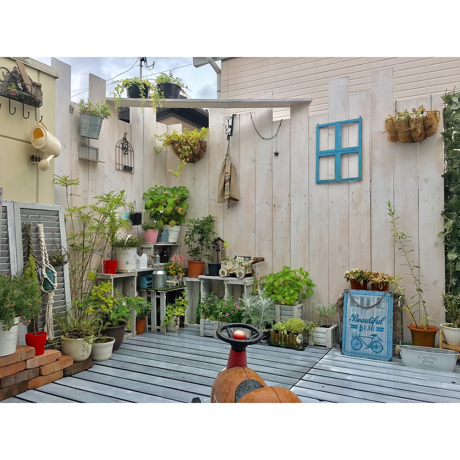 デコパージュ ꔛ‬ꕤ フェンス♡ピック♡リメイク♡ガーデニング♡インテリア ベランダガーデニング フェンスDIYのインテリア・手作りの実例