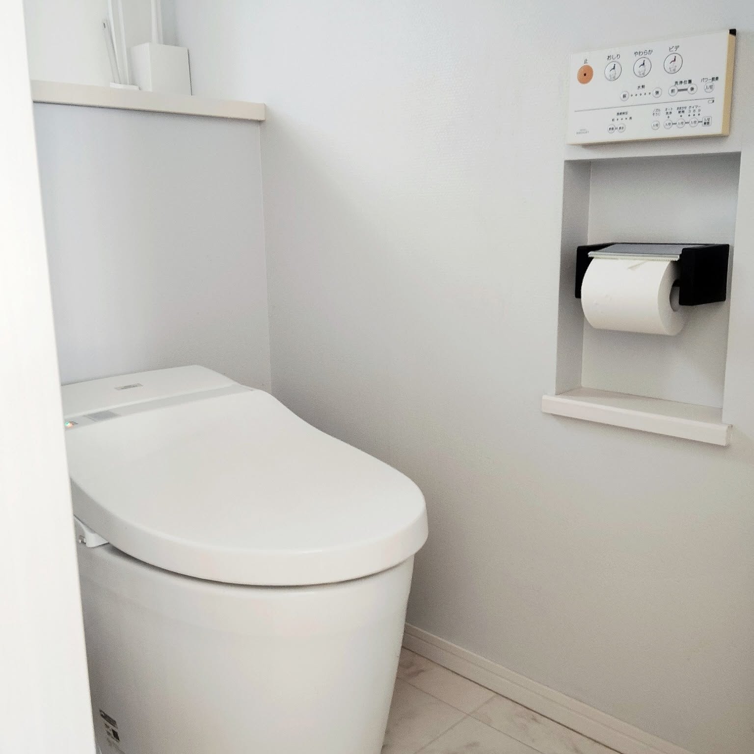 トイレニッチ TOTOトイレのおしゃれなアレンジ・飾り方のインテリア