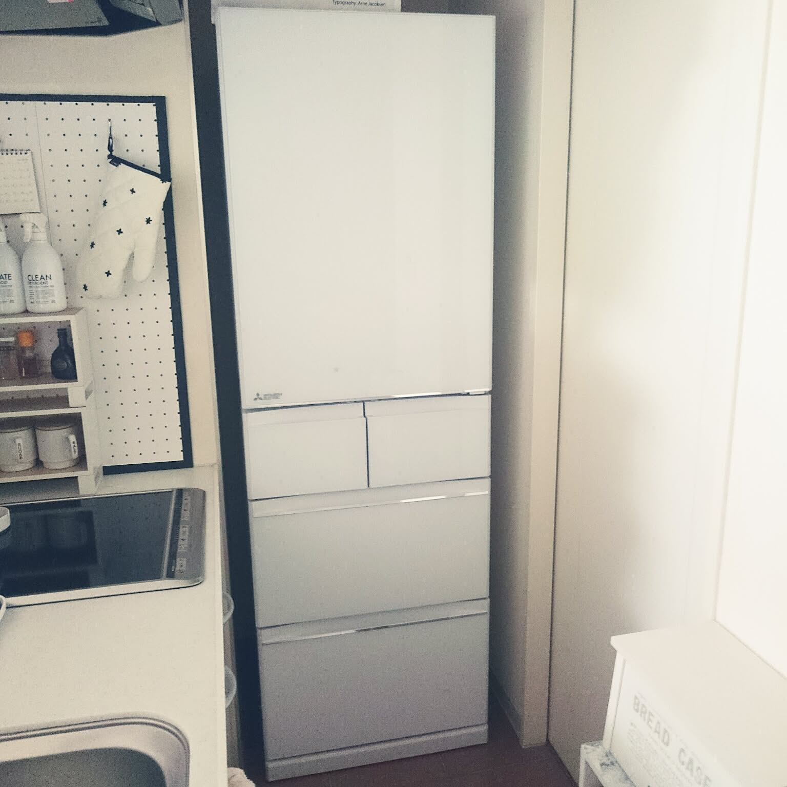 39取付無料！三菱ワイドチルドルーム搭載おしゃれホワイトインテリア5