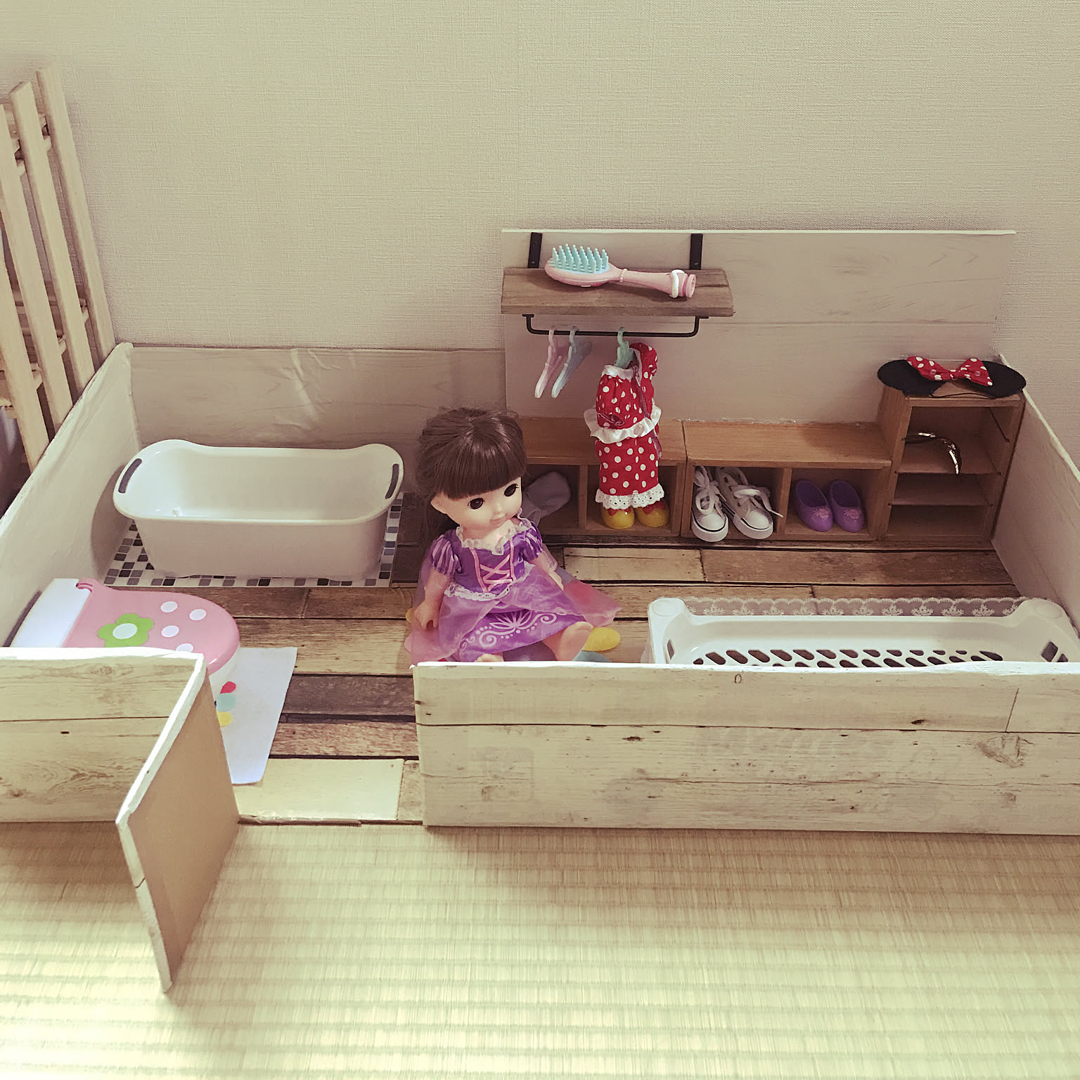 グリーン 木製 ドールハウス ハンドメイド ドールソファ 背面ボード