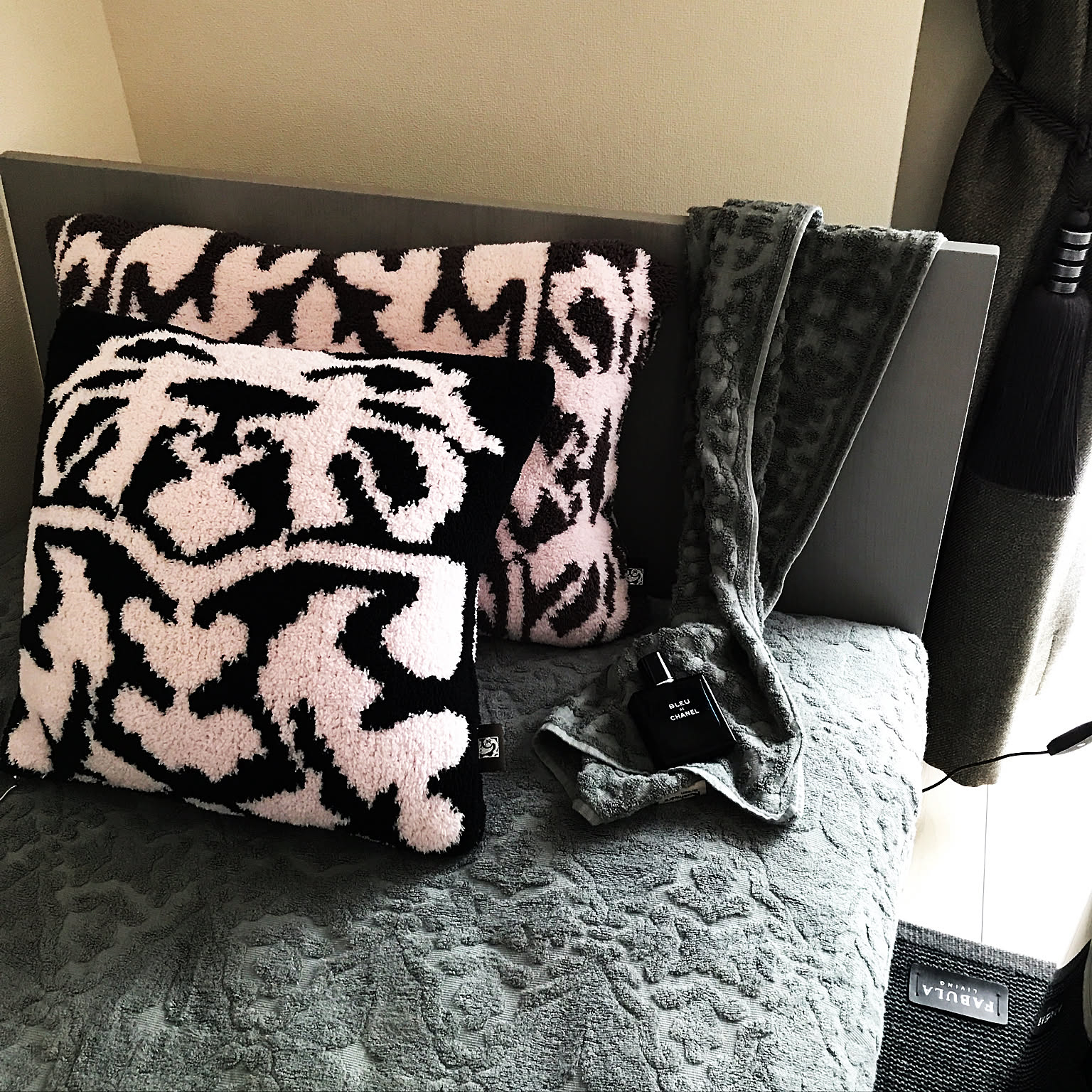 Kashwere クッションカバー 黒と白 BIG CUSHION COVER / BORDER(カバーのみ black/creme): HOME