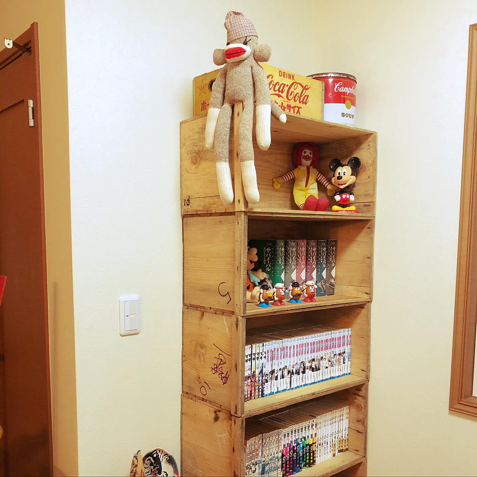 お気軽にコメント下さい★みー(*^^*) 　りんご箱　リメイク飾り棚 味のある素材感が魅力♪りんご箱を使ったリメイクアイディア10選