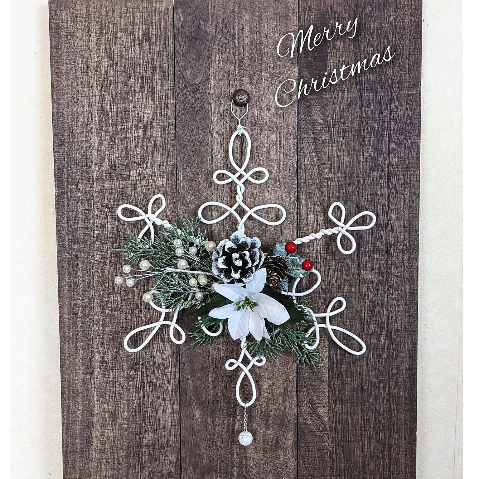 ワイヤークラフト 雪の結晶モチーフのおしゃれなアレンジ・飾り方の