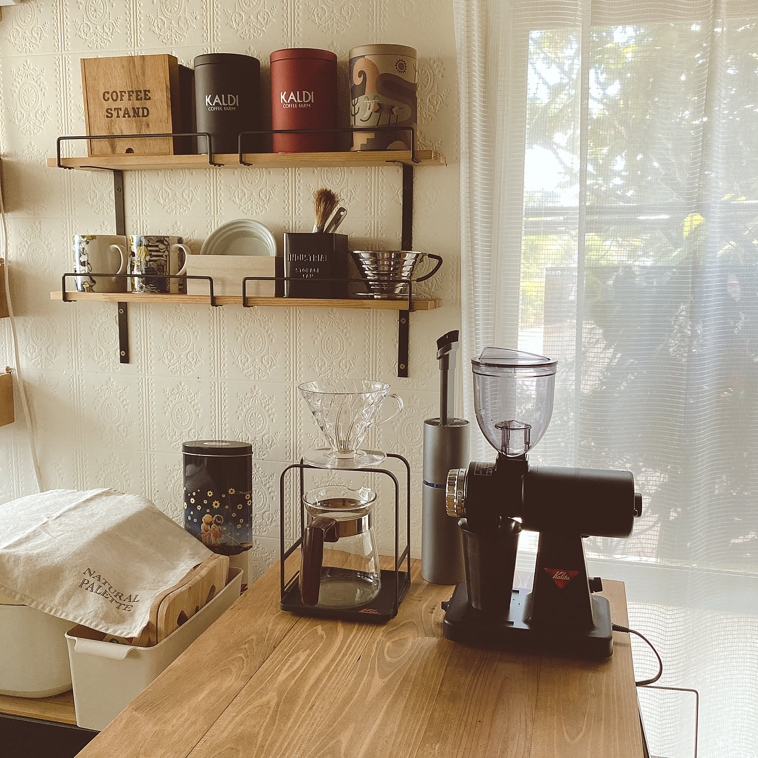 シャビー好きに。コーヒーミル Kalita インテリアにも シャビー好きに。コーヒーミル Kalita インテリアにも