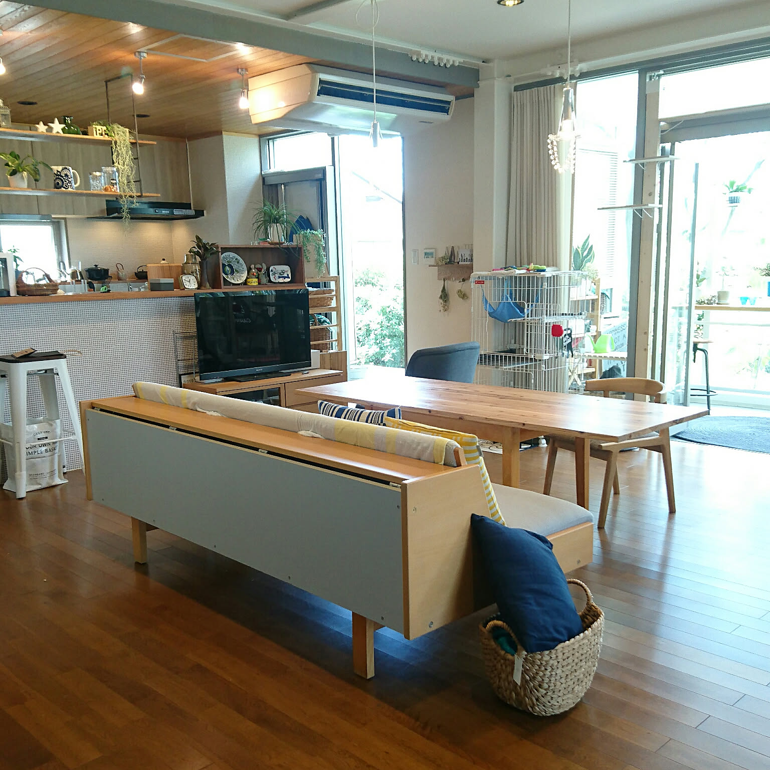 部屋全体/朝日ウッドテック/ブラックチェリーの床/映画のインテリアに憧れる/STRANDMON...などのインテリア実例 - 2019-01-06  11:05:50 ｜ RoomClip（ルームクリップ）