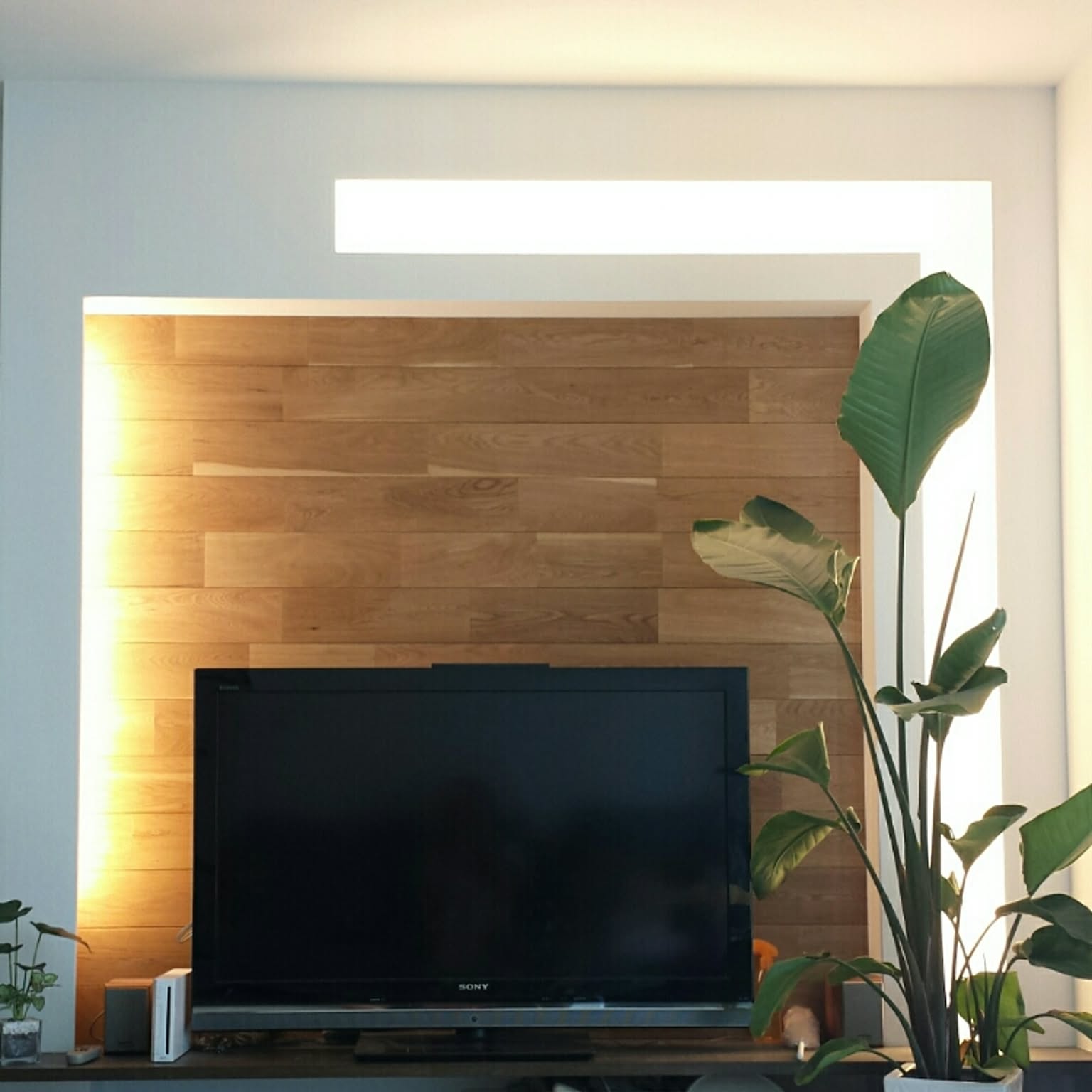 リビング/テレビ周り/ニッチ♡/間接照明/テレビ台などのインテリア