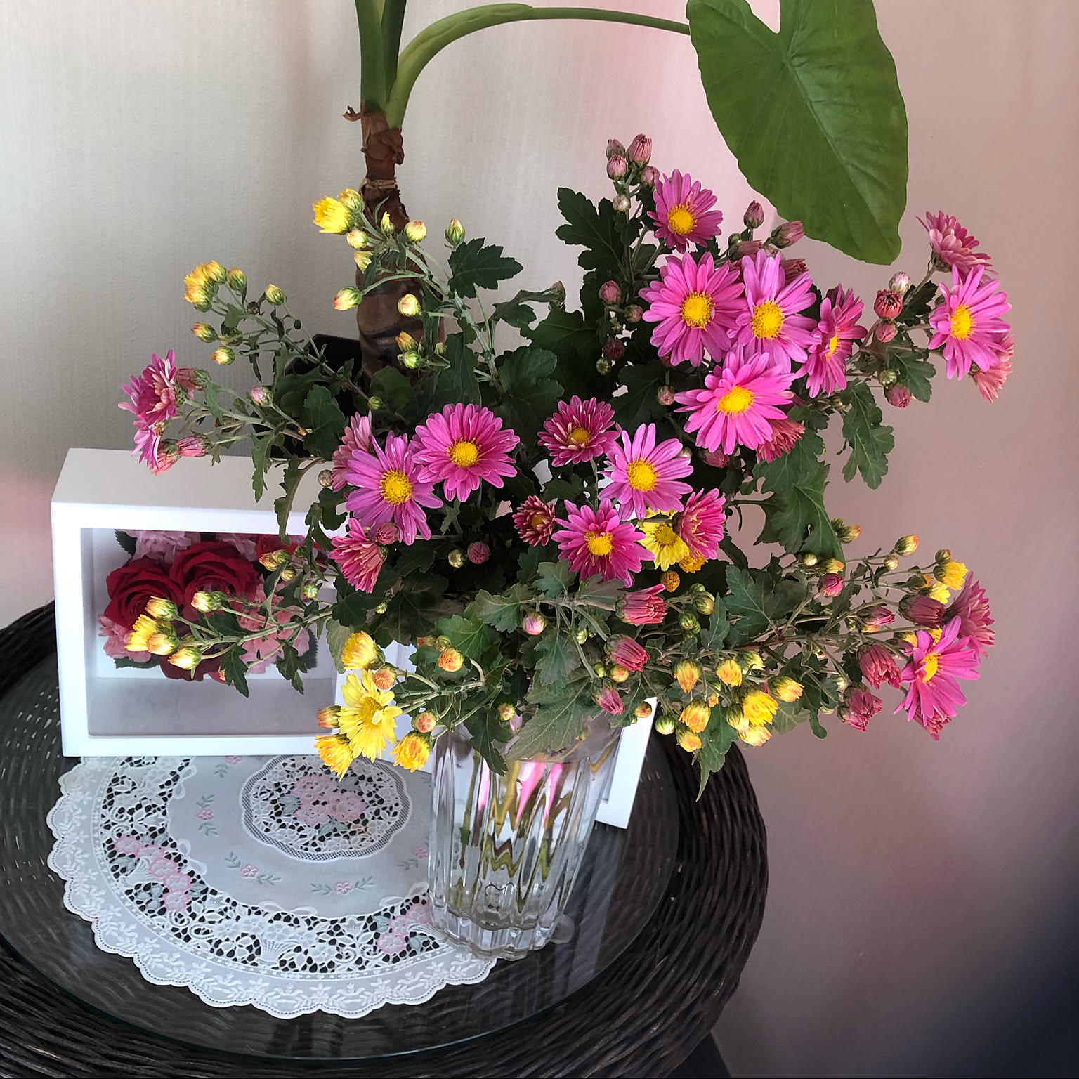 ♧* 可愛らしい菊がメイン♡ 花器付き♬ ２個セット 造花アレンジメント♡ ♧* 可愛らしい菊がメイン♡ 花器付き♬ 2個セット 造花
