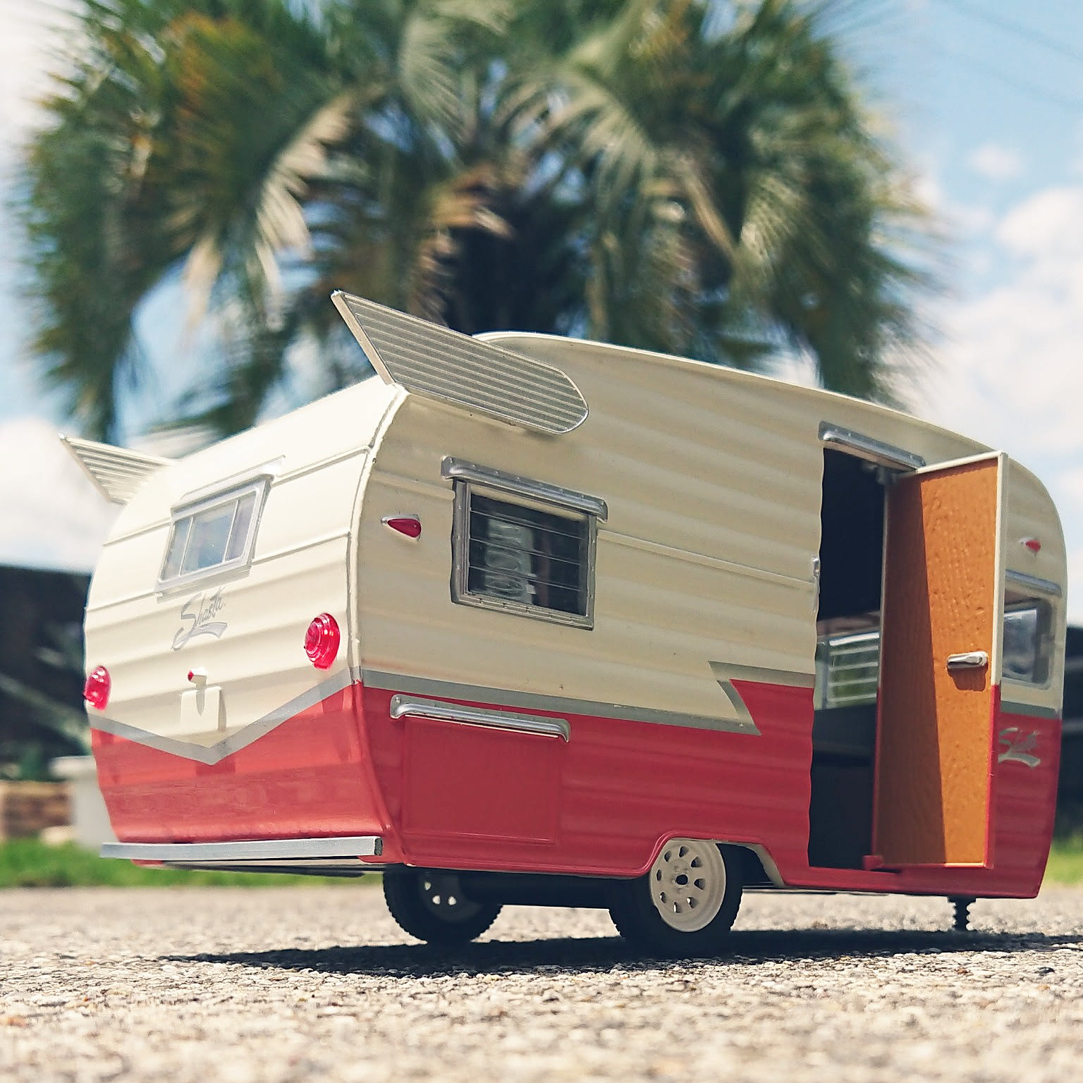 グリーンライト キャンピングトレーラー 可愛い 幸せの黄色い