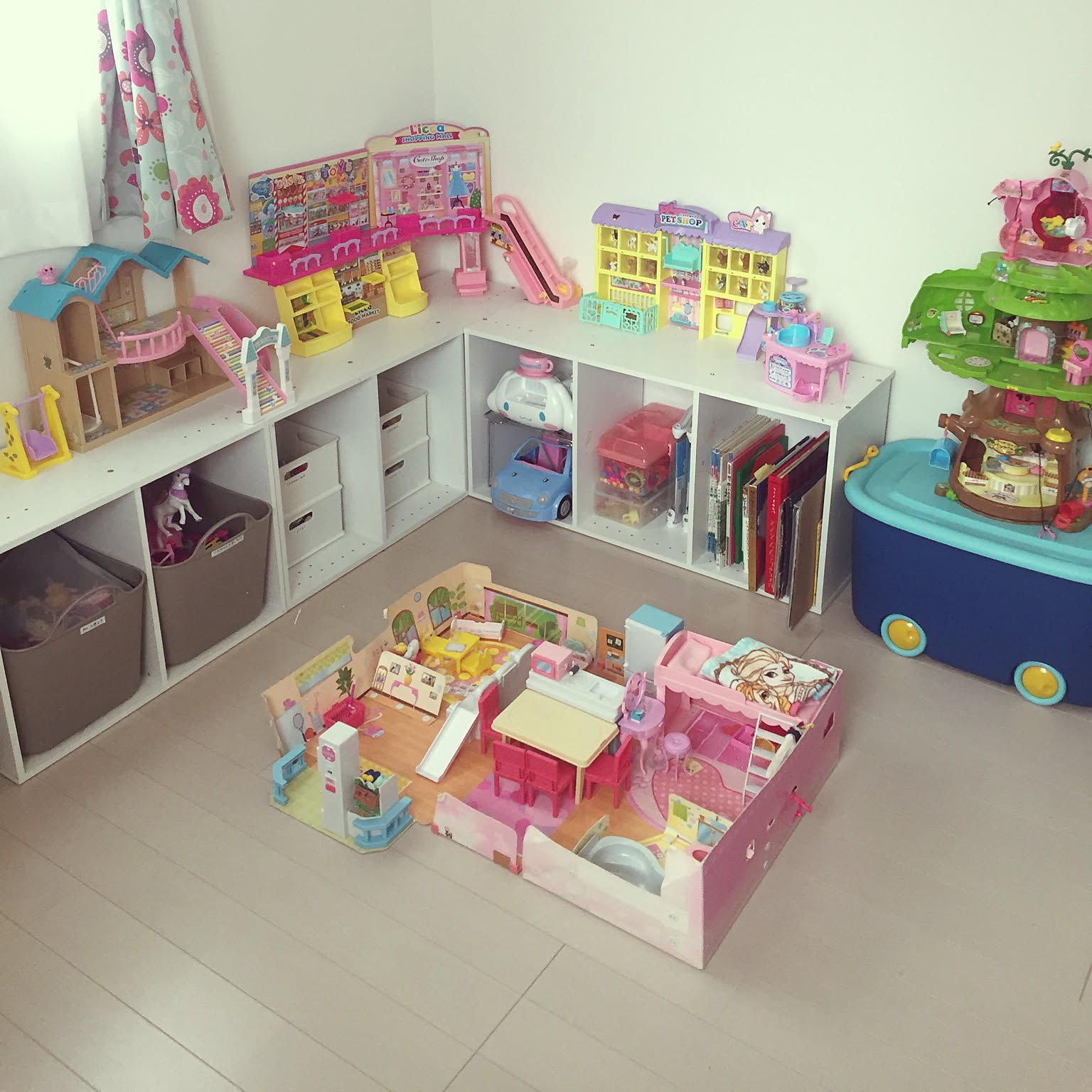 LEDライト/カラーボックスの中/リカちゃん/リカちゃんハウス/蒸し暑い