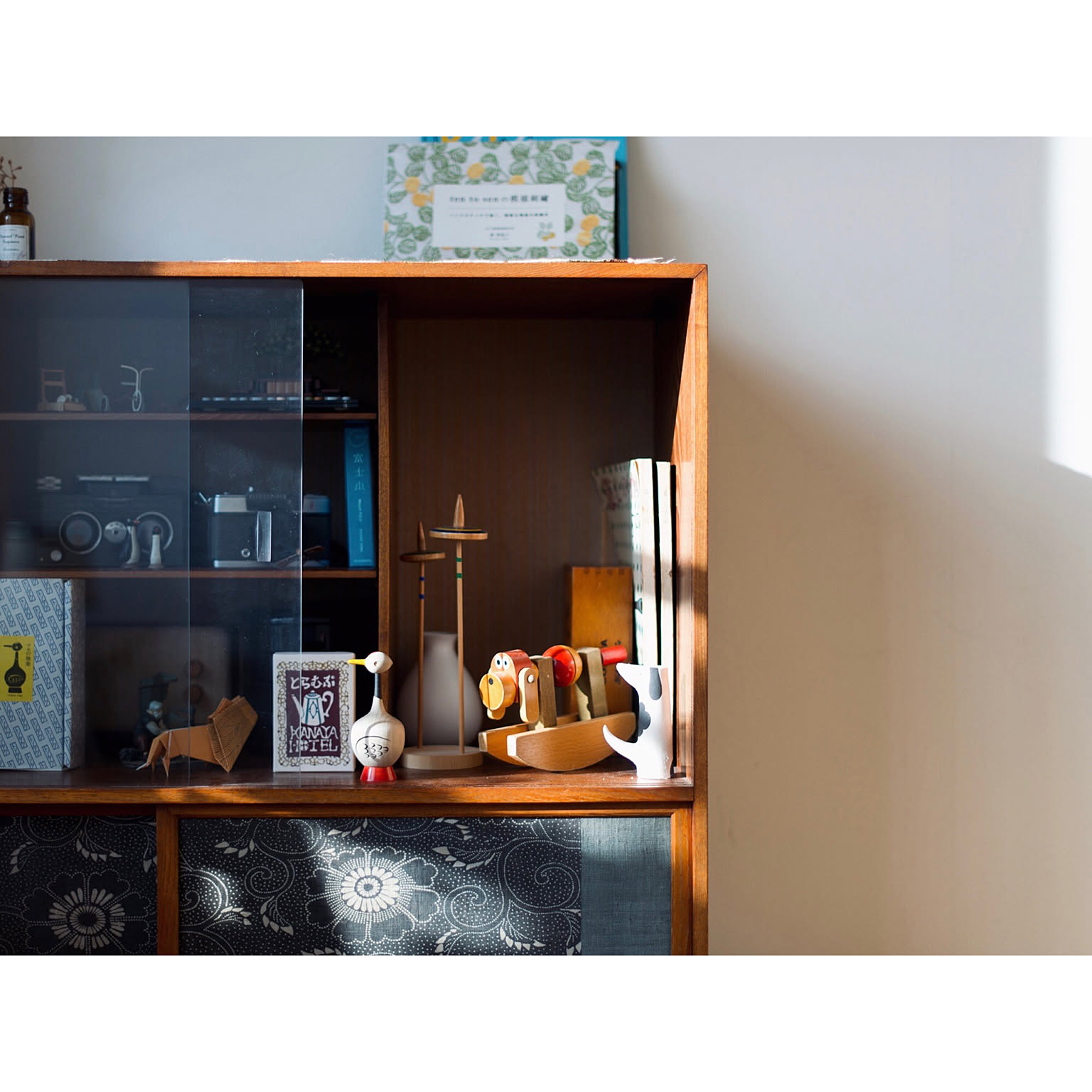 唐木 紫檀 飾り棚 茶棚 違い棚 茶箪笥 茶室 工芸品 高級 和家具 A0849