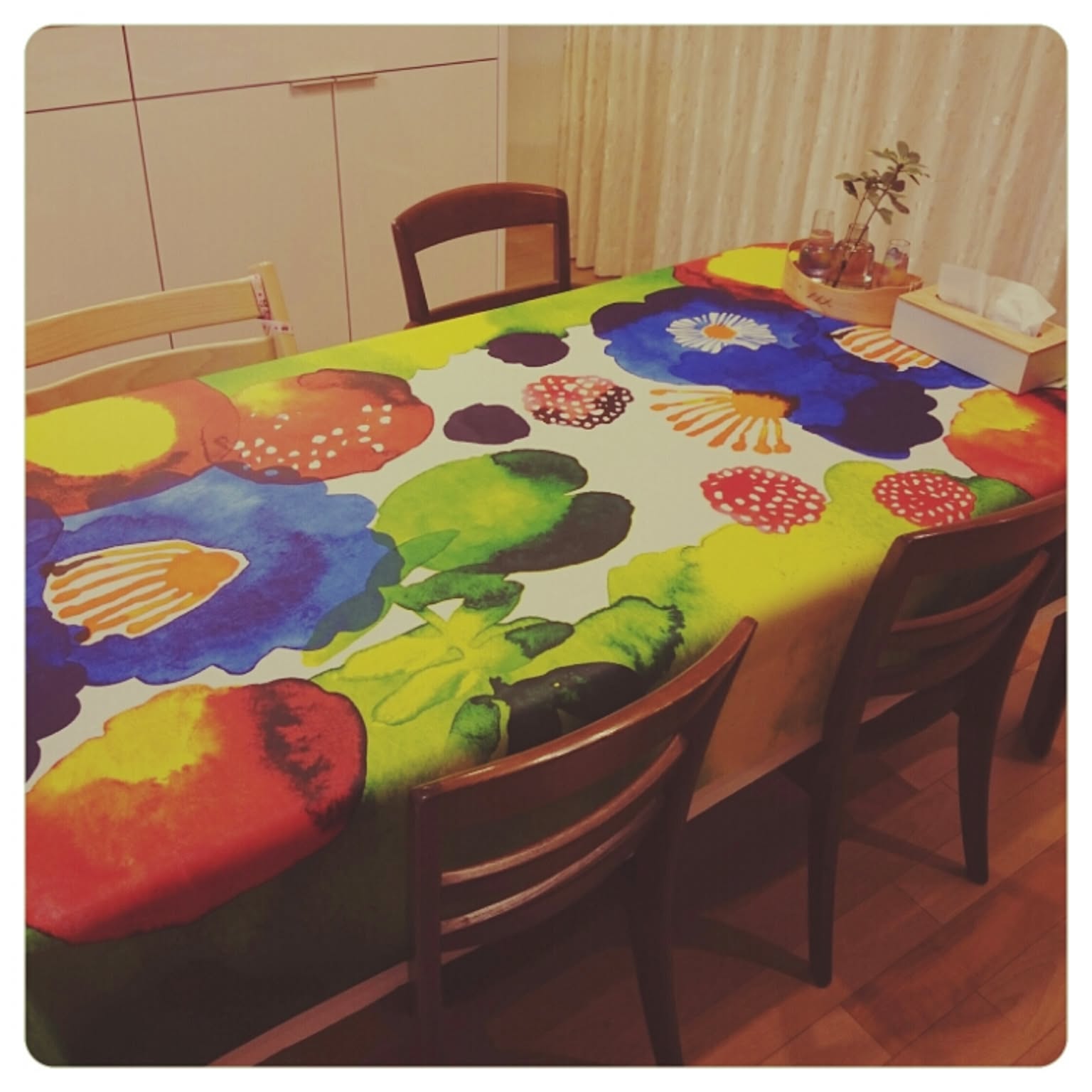 マリメッコテーブルクロス、タペストリー marimekko｜撥水生地（テーブルクロス） TIILISKIVI - cortina