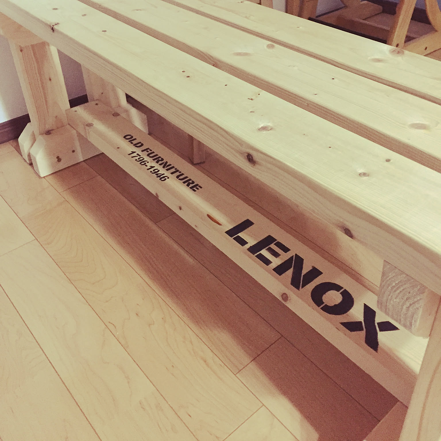 半年間室内にて使用　ジョイフル本田アウトドアベンチ180cm天然木・防腐処理材 半年間室内にて使用 ジョイフル本田アウトドアベンチ180cm天然木