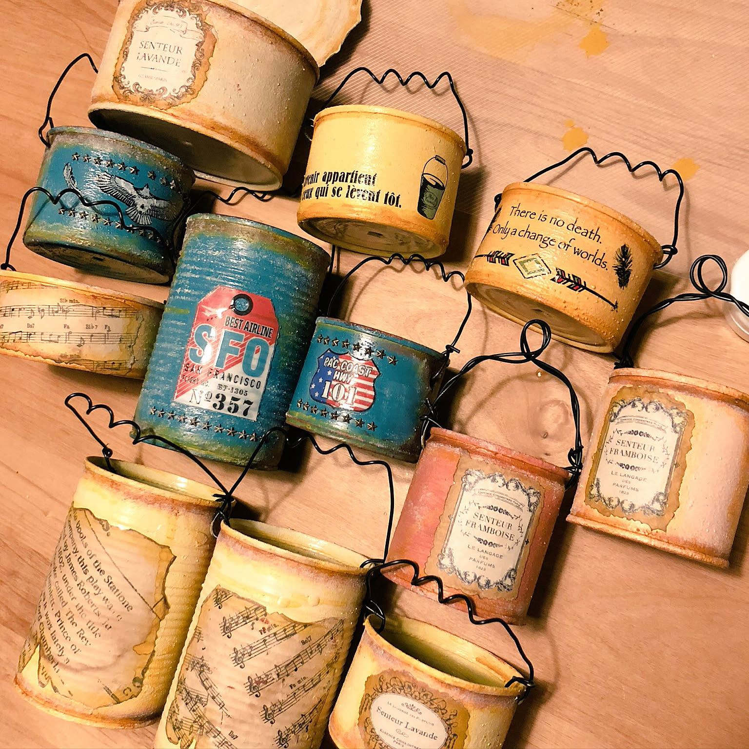 【513】リメイク缶☆デコパージュ　大きめ底穴あり 513】リメイク缶☆デコパージュ 大きめ底穴あり