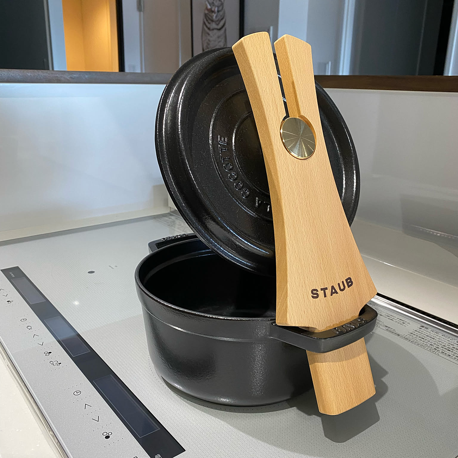 ストウブ鍋の蓋置き、スタンド純正 f390c9fe0a92132c16f36893fb4226