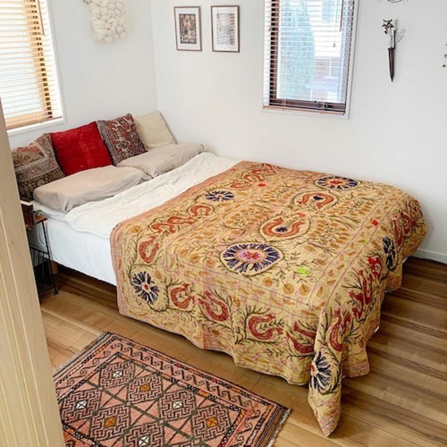 カラフル スクエア型ステッチ ラリーキルト インテリア カンタキルト 377 ラリーキルトクッション。 インドに行って買い付けてきた生地で