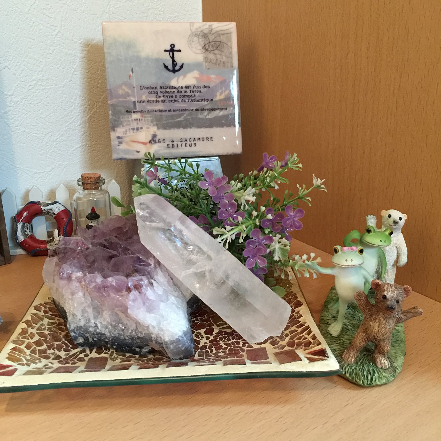 水晶 アメジストのおしゃれなアレンジ・飾り方のインテリア実例