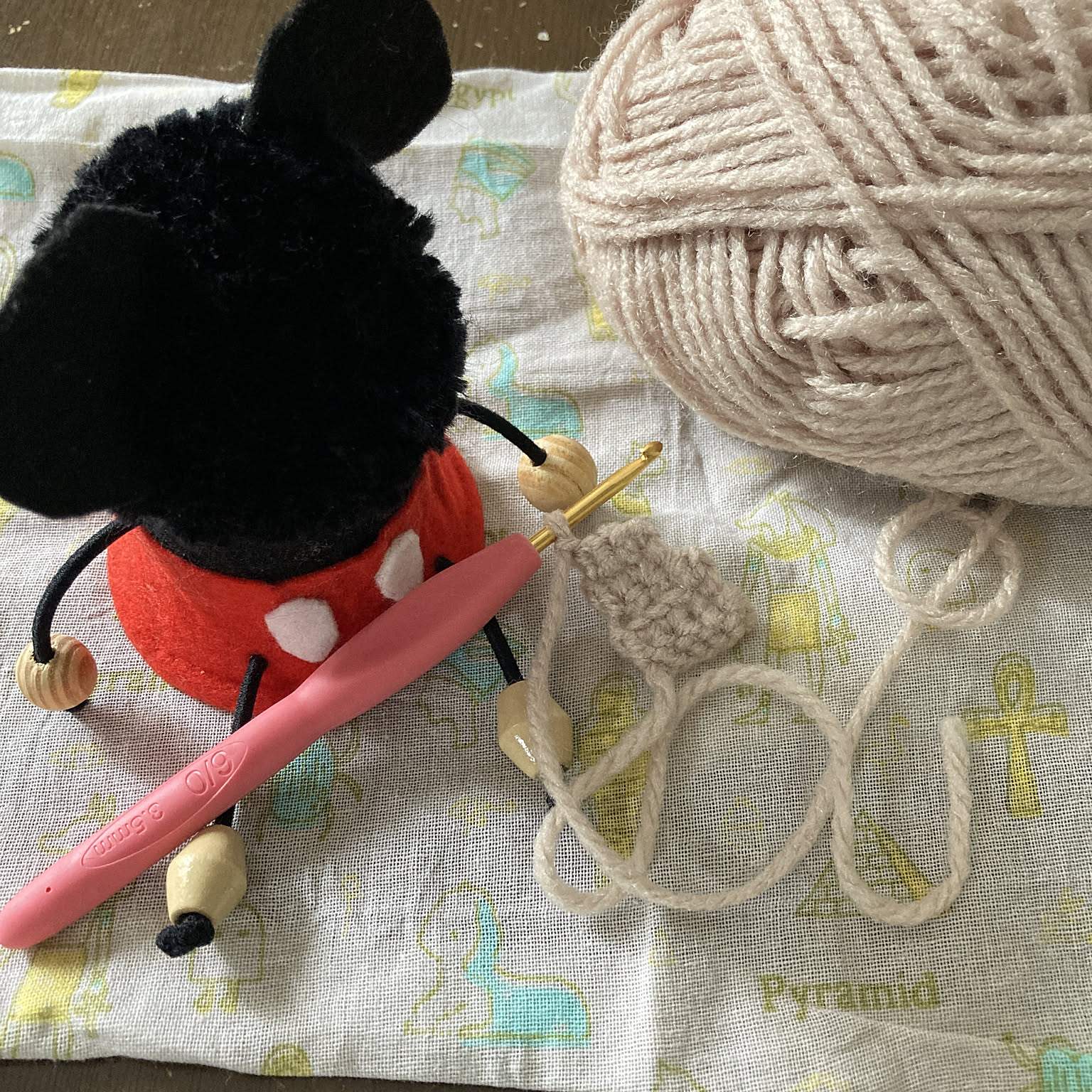 ミッキーマウス 手作り編み物 本体 約30cm1点物 o1024102415373147678.jpg