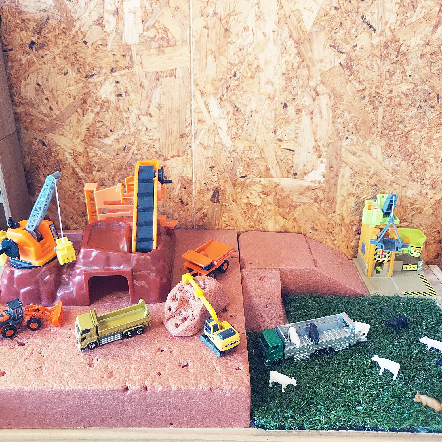 トミカ 工事現場のおしゃれなアレンジ・飾り方のインテリア実例