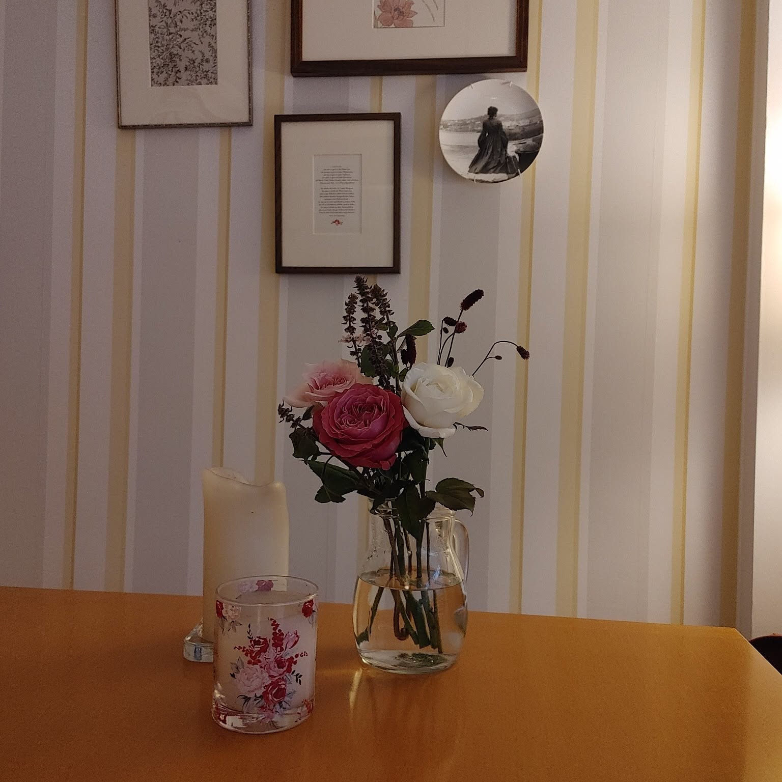 ローラアシュレイ 絵画のおしゃれなアレンジ・飾り方の