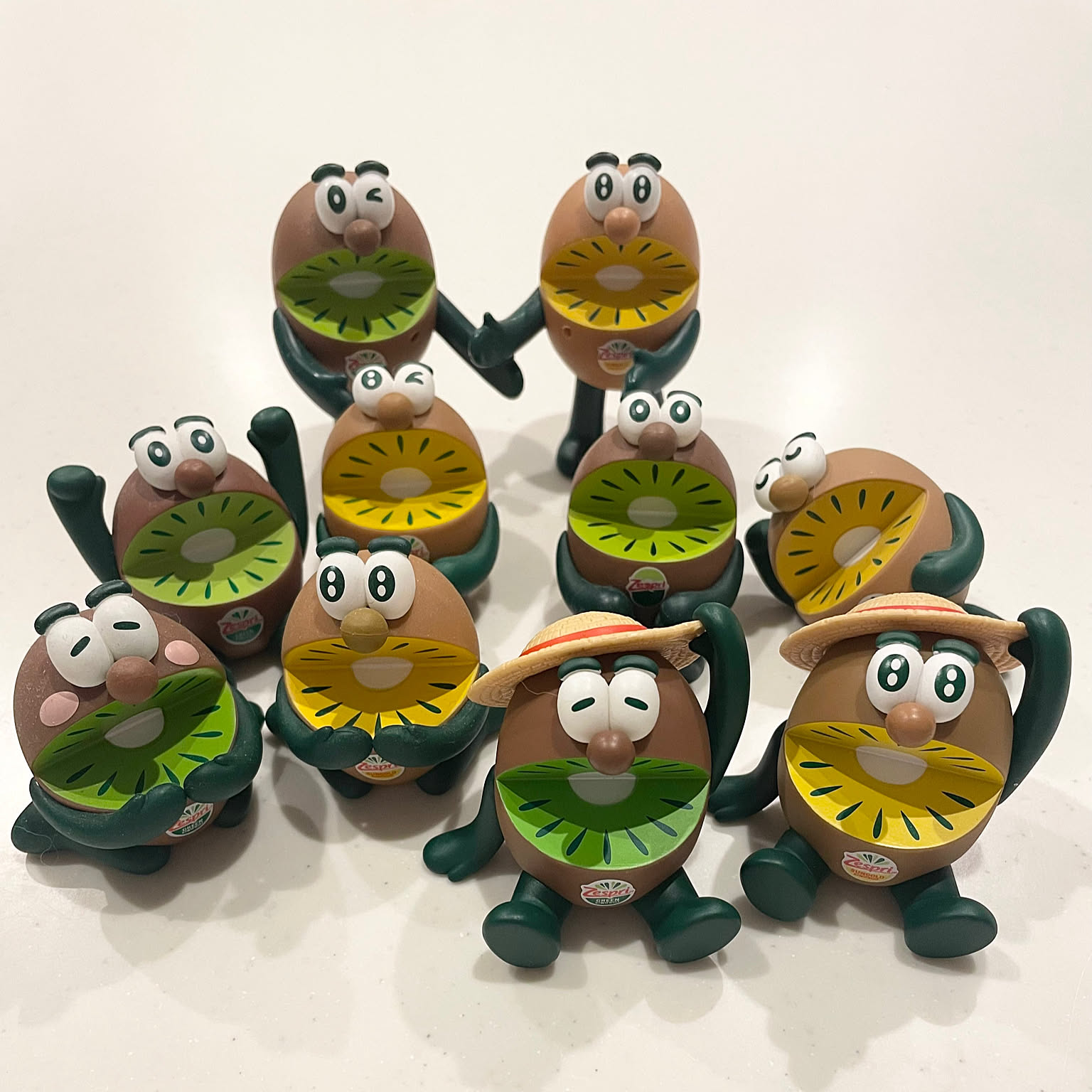 キュウイブラザーズ Amazon.co.jp: ゼスプリ キウイブラザーズ バケツ6個 フィギュア