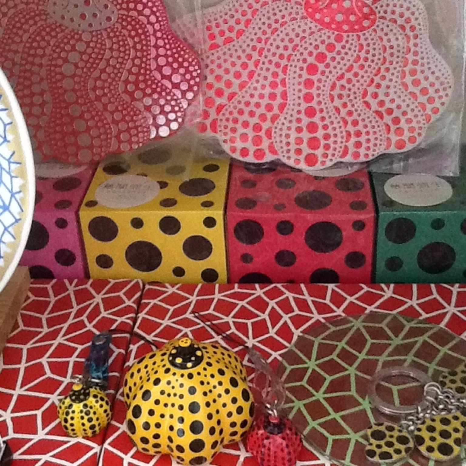 水玉 草間彌生のおしゃれなアレンジ・飾り方のインテリア実例