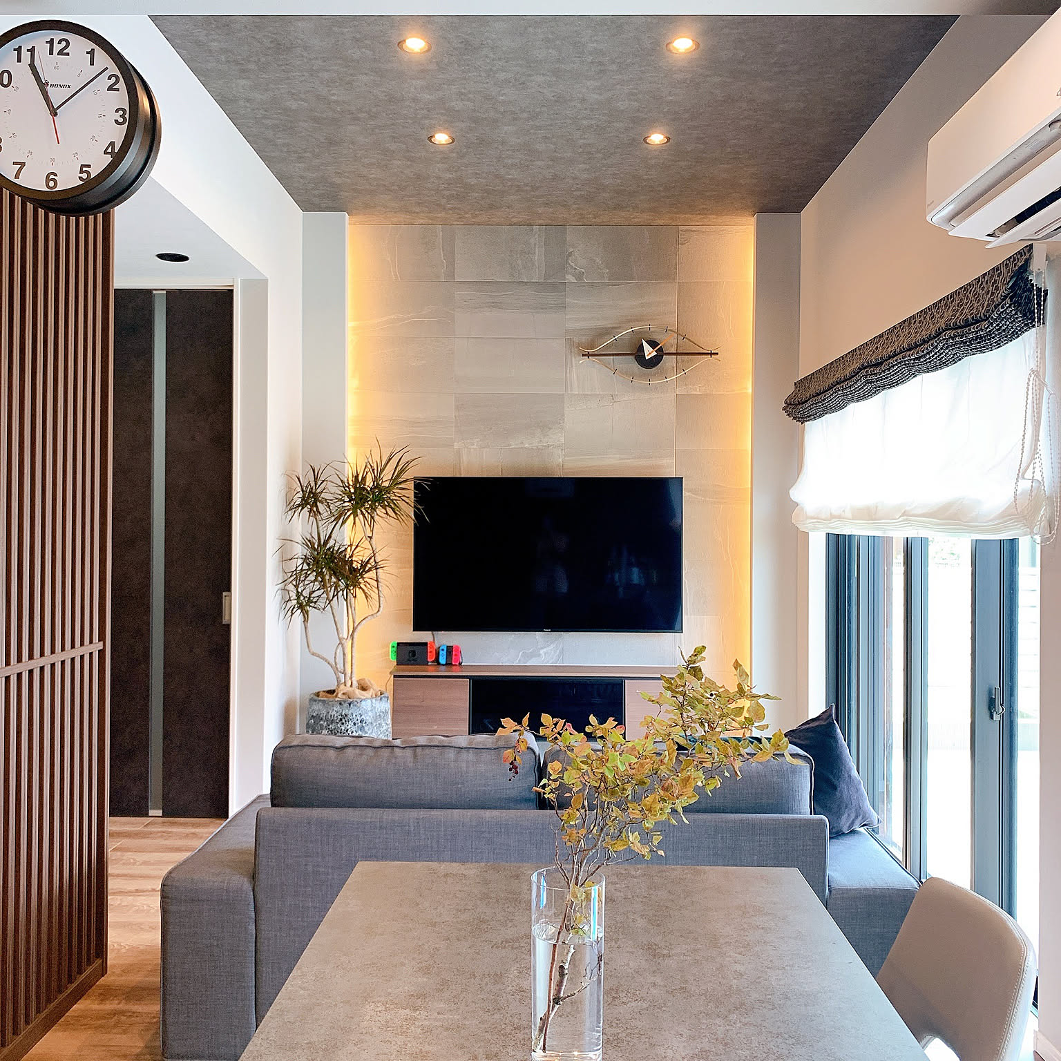 ダークグレー フロートテレビボードのおすすめ商品とおしゃれな実例