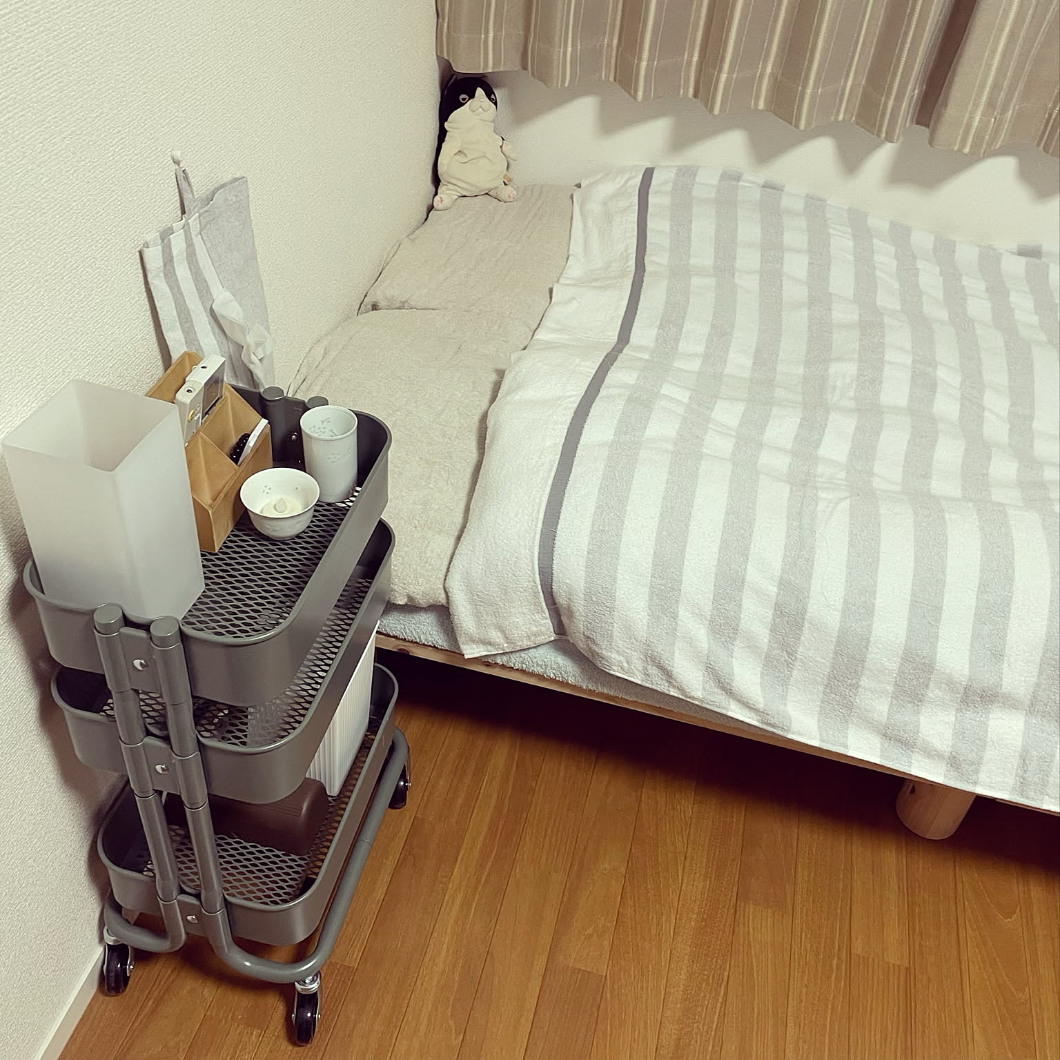 IKEA VETTRE スチールワゴン キッチン ベッドサイドテーブル