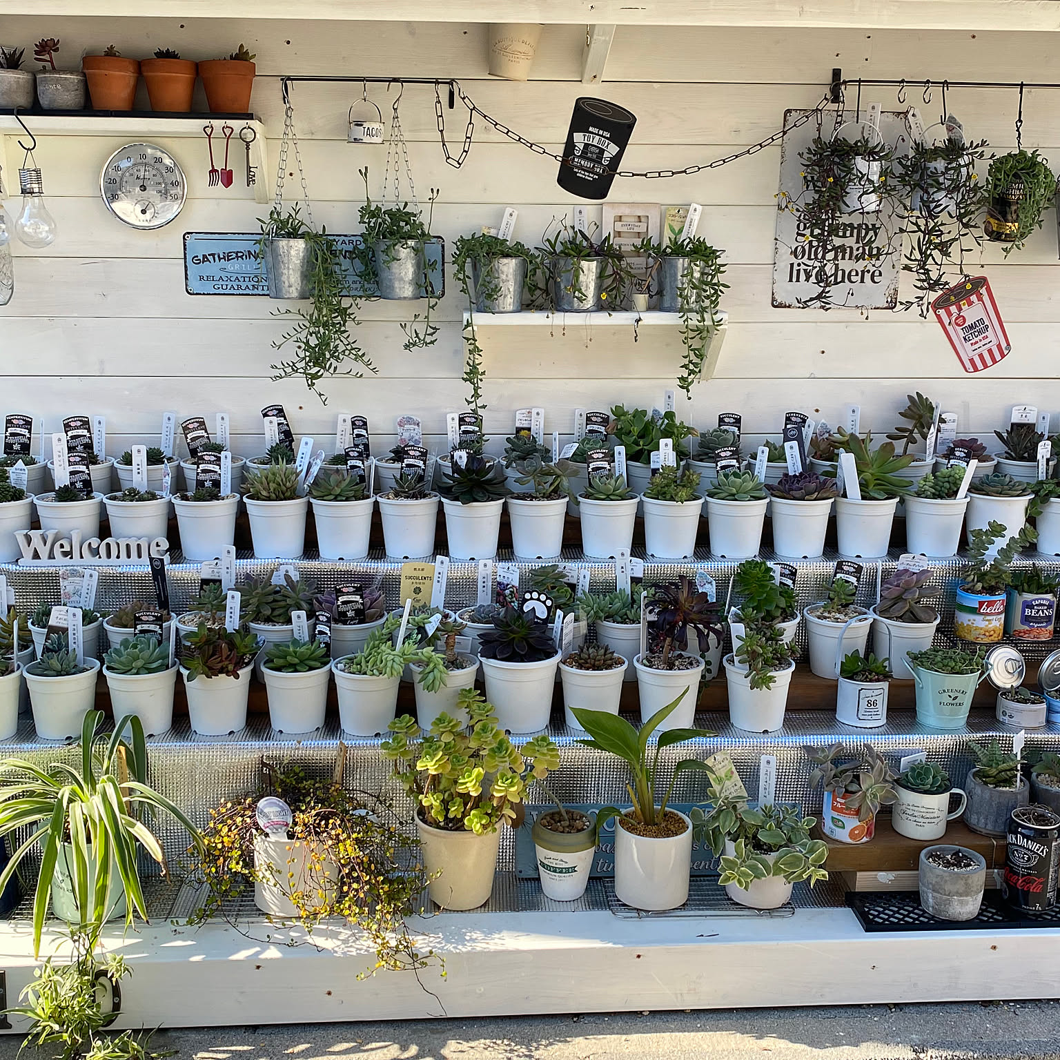No220 momoka商品 　三角お屋根4段多肉植物棚White No216 S and S様専用商品 三角お屋根の多肉植物棚 、棚幅広い4