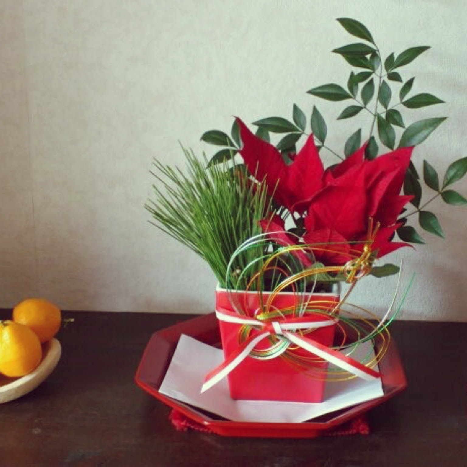 お正月 ポインセチアのおしゃれなアレンジ・飾り方のインテリア実例