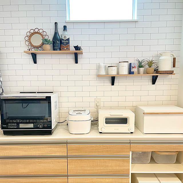 saa.houseの山崎実業-ブレッドケース トスカ ワイド スリム 縦 パンケース おしゃれ トースター ラック 調味料 ラック 山崎実業 tosca 北欧 ホワイト 白 ブレットケース かわいい 調味料ラック 隠す 収納ケース ボックス お菓子 収納 前開き 扉付き パン 食パン コーヒーの家具・インテリア写真