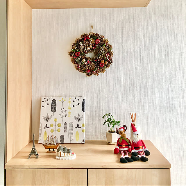 こどものいる生活/子供のいる暮らし/クリスマスリース飾りました/クリスマスリース/クリスマスディスプレイ...などのインテリア実例 - 2020-11-06 08:55:49
