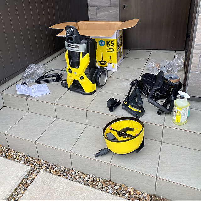 chichichiのケルヒャー(Karcher)-【正規代理店】ケルヒャー 高圧洗浄機 静音モデル K5サイレント カー＆ホームキット (西日本・60Hz専用) 【メーカー3年保証】高性能 パワフル 洗浄力 洗車 洗剤付き お風呂 浴室 収納 簡単 ワンタッチ接続 圧力調整 お掃除 外壁 壁面 網戸 玄関 テラス周り 屋根 駐車場の家具・インテリア写真