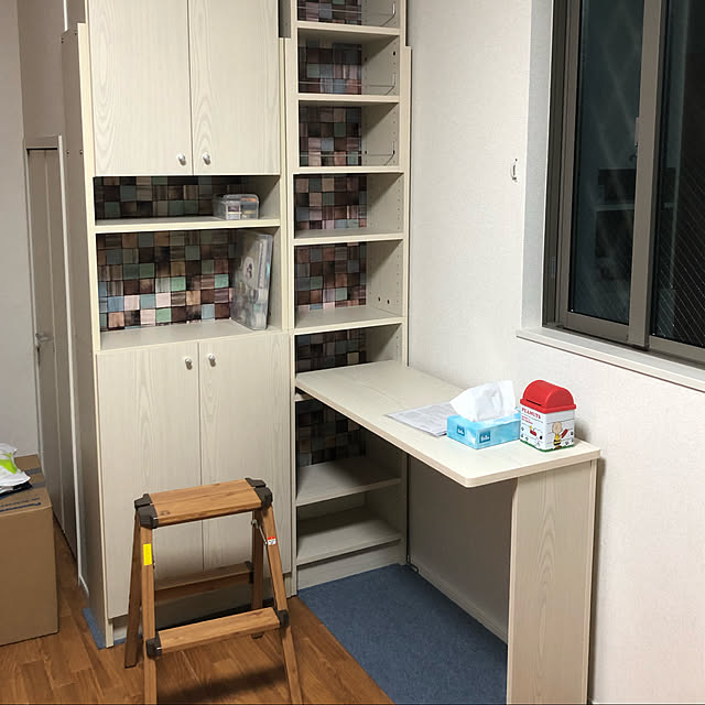 kyoko011011の-耐震突っ張り本棚 ユニットデスク【動画あり】 デスク 収納 l字 壁面 パソコンデスク 省スペース つっぱり耐震デスク W45 D26 セット 本棚 壁面収納 白 ブラウン 耐震つっぱり書棚 幅45cm 奥行26 天井突っ張り 転倒防止 耐震 薄型 突っ張り耐震本棚 サンゴ サンゴスターの家具・インテリア写真