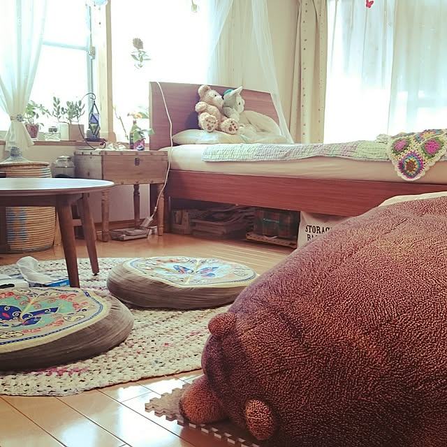 まったりまどろみ中のくまさんのアニマルフロアクッション まったりまどろみ中のくまさんのアニマルフロアクッション