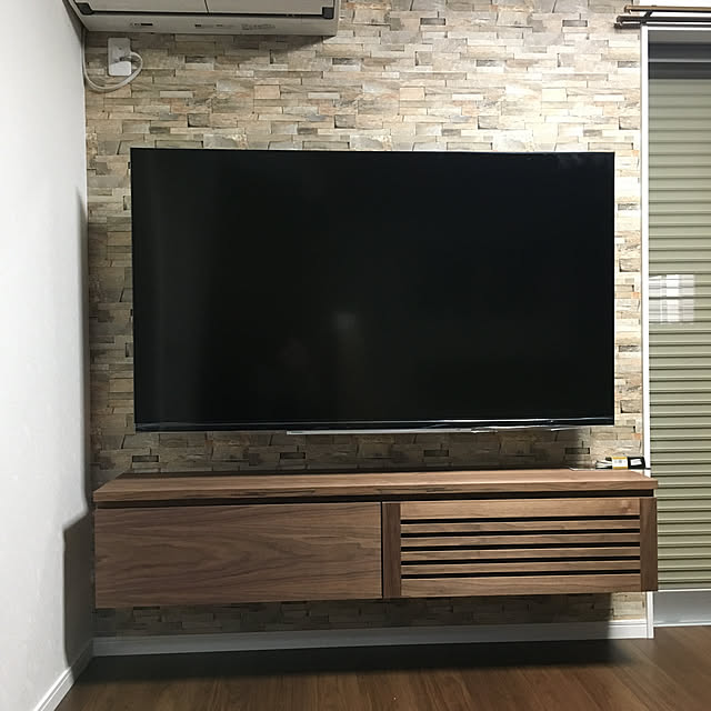 60インチTV/ウォールナット無垢材ＴＶボート/格子扉TV台/壁掛けTV/アクセントクロス...などのインテリア実例 - 2020-02-23 22:29:22