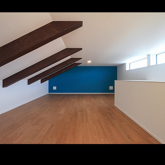 高さ140cm/梁のある天井/屋根裏収納/部屋全体/ブルーグリーンの壁紙のインテリア実例 - 2020-12-10 15:47:58
