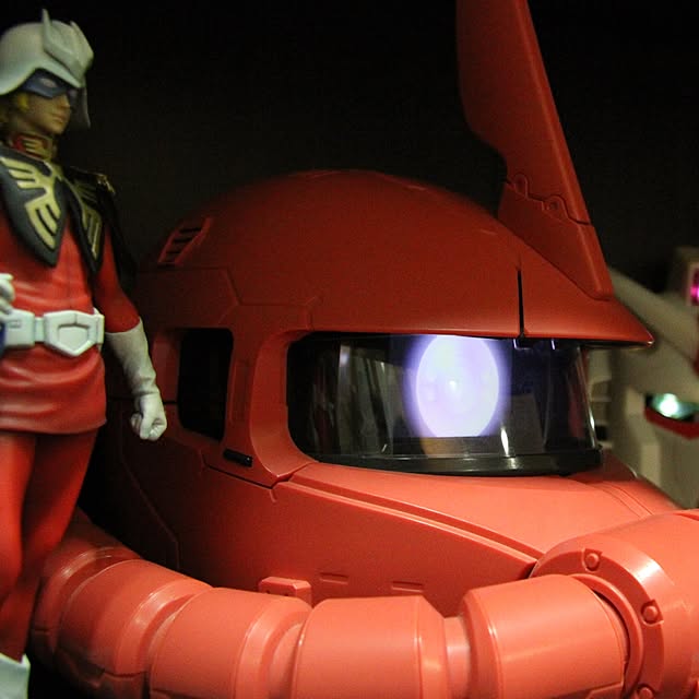 ガンダム シャア専用のおしゃれなアレンジ・飾り方のインテリア ガンダム シャア専用のおしゃれなアレンジ・飾り方のインテリア