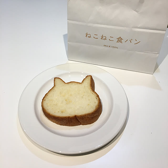 IKEAのお皿/ねこ型/食パン/机のインテリア実例 - 2019-07-09 19:27:55