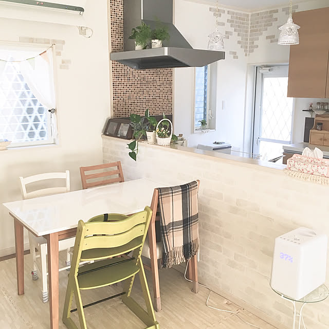 部屋全体/加湿器/ダイニングテーブル/小物入れリメイク/ペンダントライト風...などのインテリア実例 - 2018-02-20 13:40:08