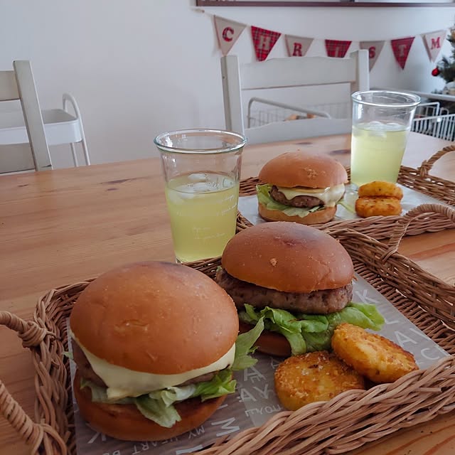机/ナチュラルが好き/お昼ご飯/ランチ/ハンバーガー...などのインテリア実例 - 2023-11-19 14:26:55