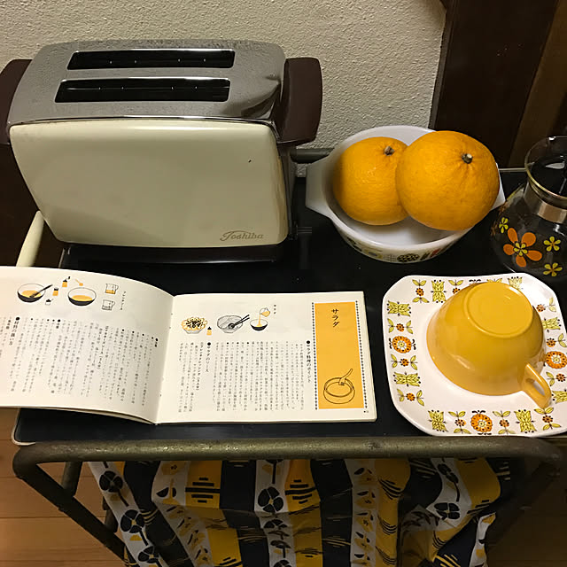 キッチン/40年以上前の婦人誌 付録 レシピ冊子/昔の四角いケーキ皿/オールドPyrex/昔の東芝のトースター...などのインテリア実例 - 2018-03-08 09:29:20