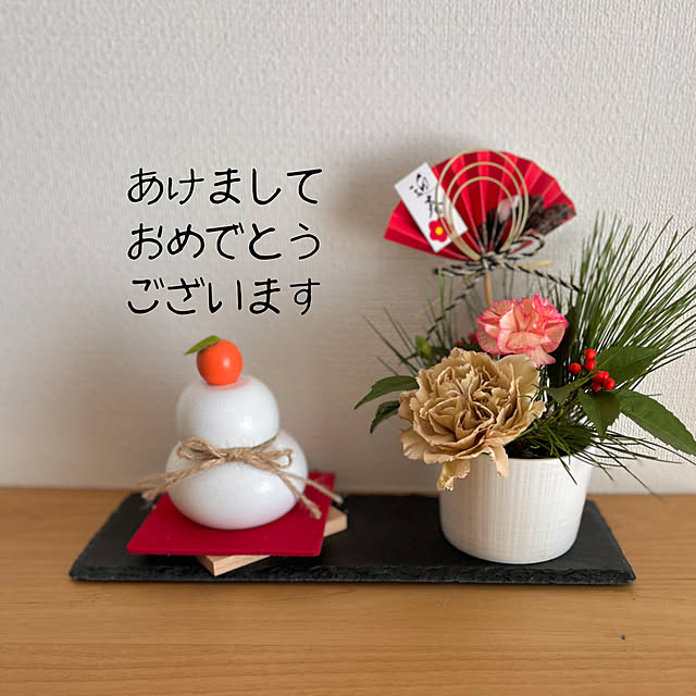 お正月インテリア/棚/スリコの鏡餅/スーパーのお花/セリアのインテリア実例 - 2024-01-01 07:30:40