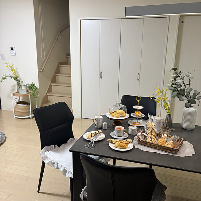 部屋全体/花とグリーンのある暮らし/花のある暮らし♡/花のある暮らし/友達にパンをお届け...などのインテリア実例 - 2026-06-20 08:21:00
