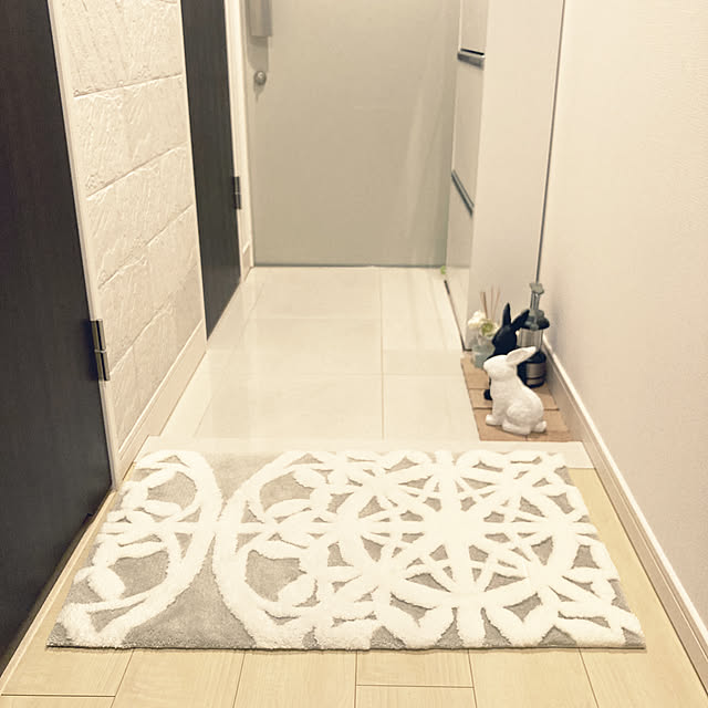 mini385の東リ-東リ 玄関マット TOM5024 約50×80cm 室内 おしゃれ 手洗いOK 滑りにくい加工 防ダニ 洗える 防滑 デザインマット ベージュ レース柄 モチーフ エレガント 幾何学柄 引っ越しの家具・インテリア写真