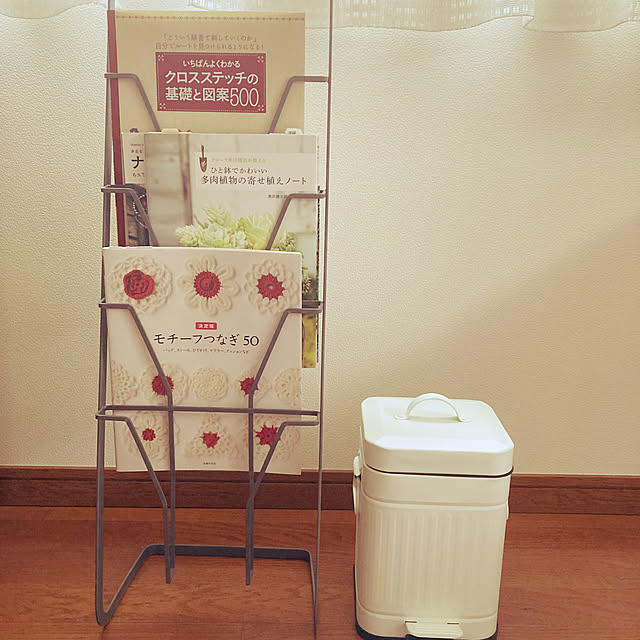 rinrinの山崎実業-【YAMAZAKI/山崎実業】　Magazine Stand tower　マガジンスタンド  タワー　4段の家具・インテリア写真