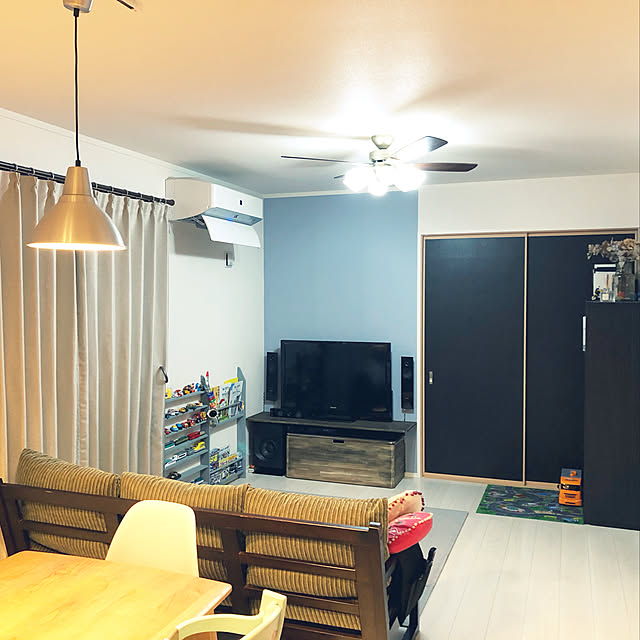 シャープのエアコン/ニトリのソファー/ニトリのカーテン/テレビ台DIY/イームズチェア　グレー...などのインテリア実例 - 2020-01-28 20:25:12
