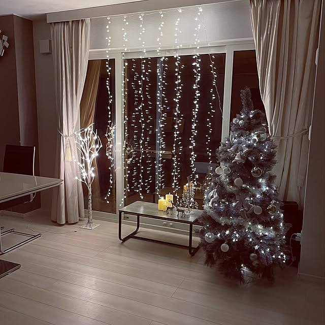 クリスマスツリー/クリスマスディスプレイ/クリスマスインテリア/モノトーンインテリア/丁寧な暮らし...などのインテリア実例 - 2022-12-26 00:48:06
