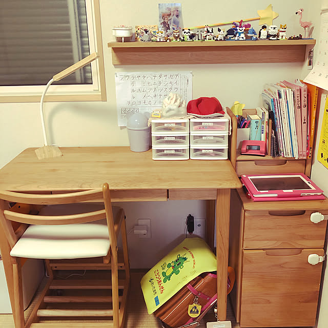 卓上ライト/勉強机/小学生女子/ナチュラル/100均...などのインテリア実例 - 2019-12-02 17:05:14