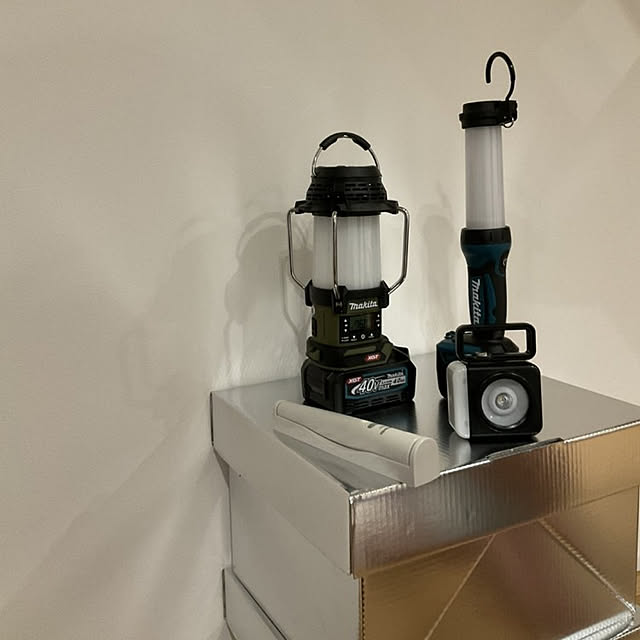 在庫品】マキタ makita 40V 充電式ランタン付ラジオ 本体のみ 在庫品】マキタ makita 40V 充電式ランタン付ラジオ 本体のみ